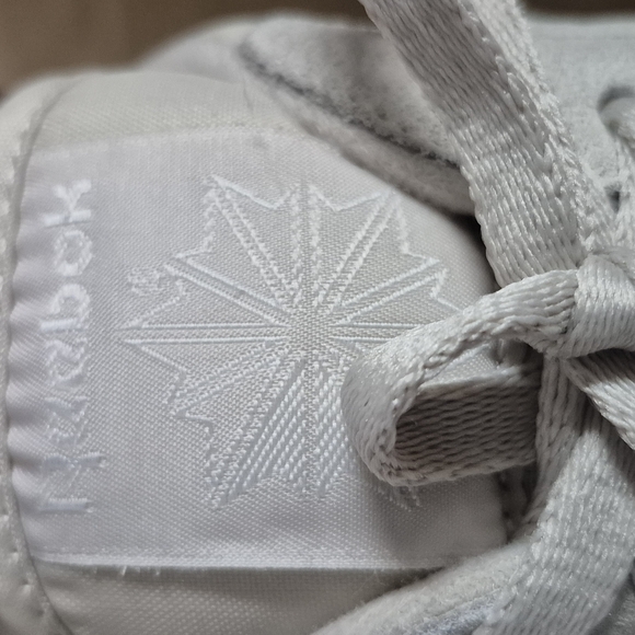 Reebok Men's Light Gray Sneakers - Picture 4 of 5